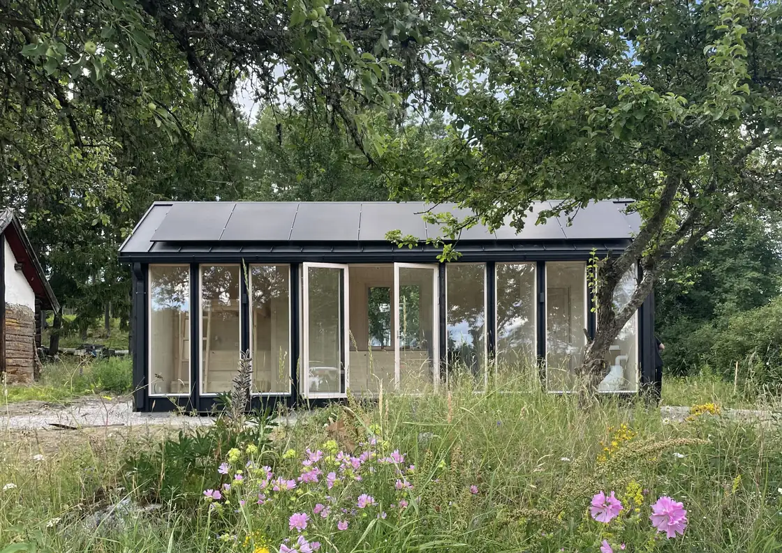 Nor30 pilotprojekt på Selaön, exteriör i sommarlandskap